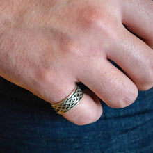 Load image into Gallery viewer, Interlacing Celtic Ring