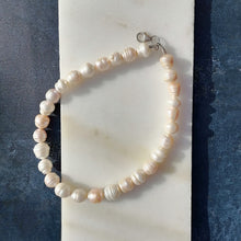 Load image into Gallery viewer, Pearl Necklace