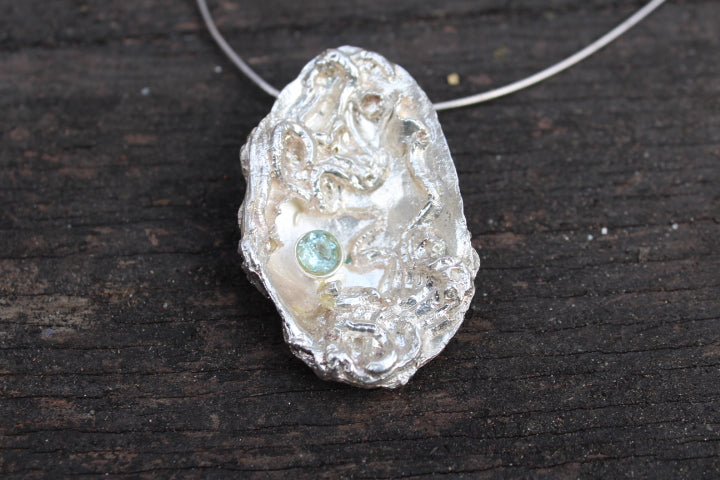 Sterling silver clam shell pendant with Aquamarine