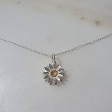 Load image into Gallery viewer, Daisy Necklace
