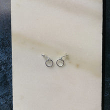 Load image into Gallery viewer, Simple Circular Earrings
