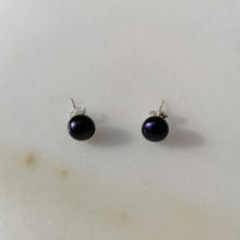 Load image into Gallery viewer, Black Pearl Stud Earrings
