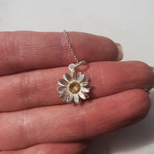 Load image into Gallery viewer, Daisy Necklace
